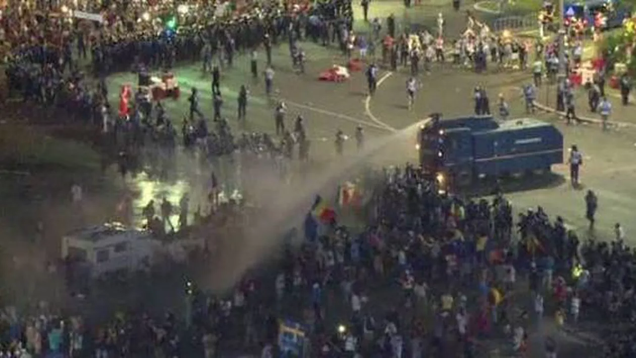 După violențele din Piața Victoriei, jandarmii încearcă să se justifice cu poezii: `Poporul își dorește....sânge!`
