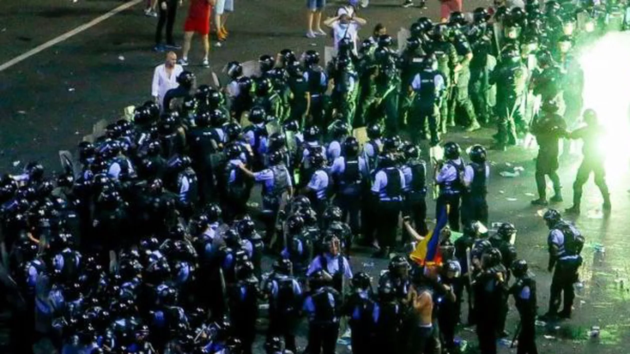 Fost șef al galeriei Dinamo București: Dacă Jandarmeria dorește să creeze o diversiune pe cine ar putea să dea vina? Nu cumva pe galerii? (VIDEO)