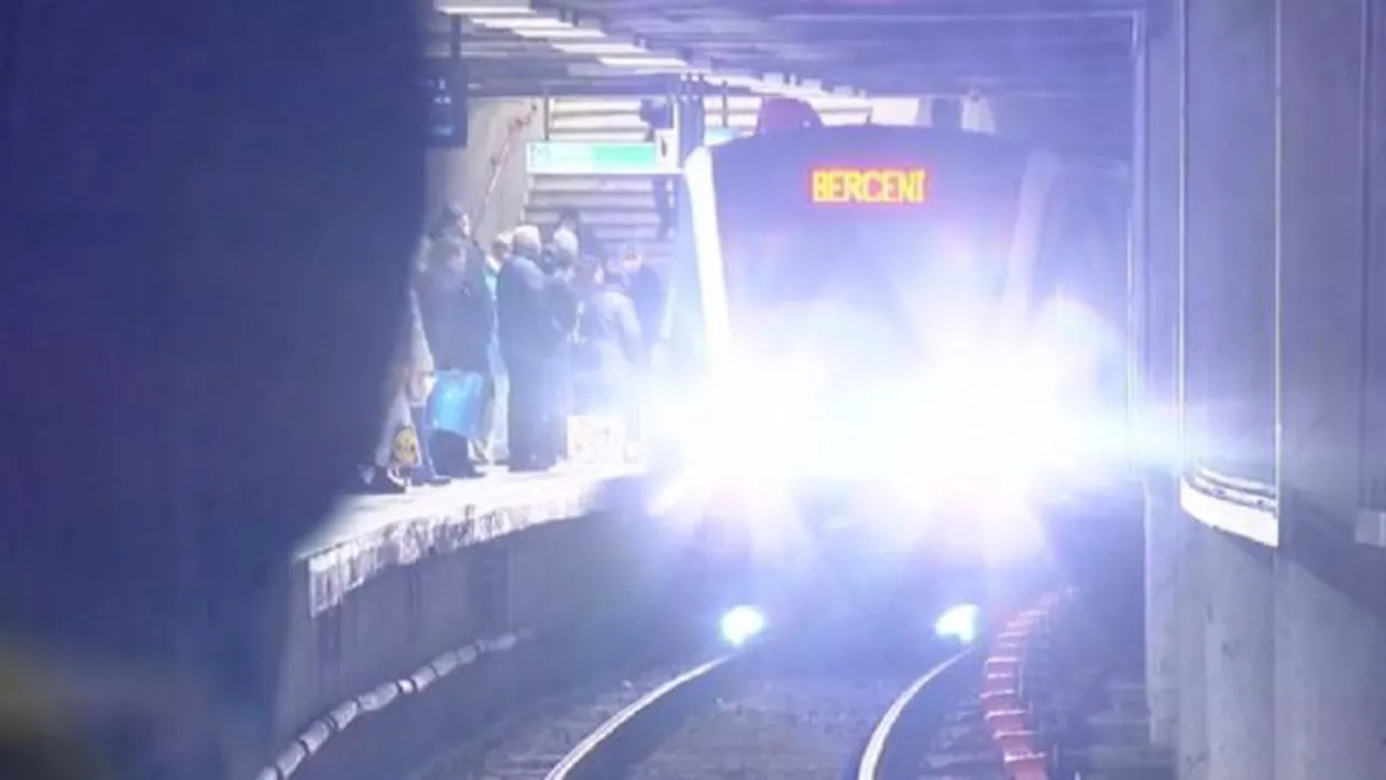 ŞOC la METROUL bucureştean: O persoană s-a ARUNCAT ÎN FAŢA TRENULIUI în urmă cu puţin timp!