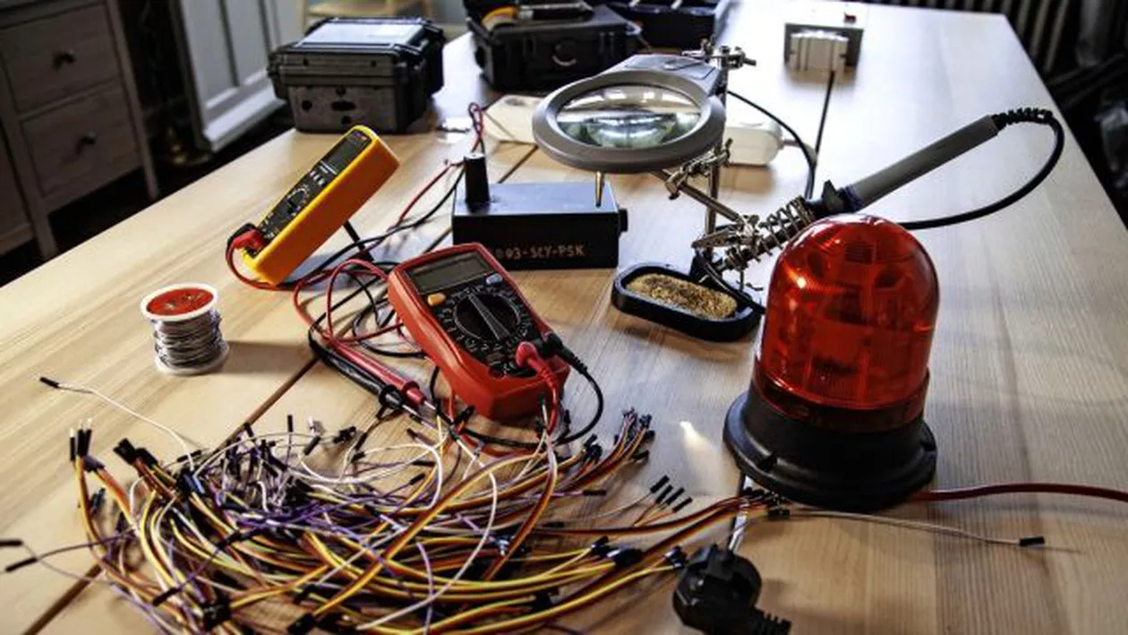 Tehnologia care ÎNVINGE moartea: O aplicație de mobil le spune sirienilor unde vor cădea BOMBELE! (FOTO)