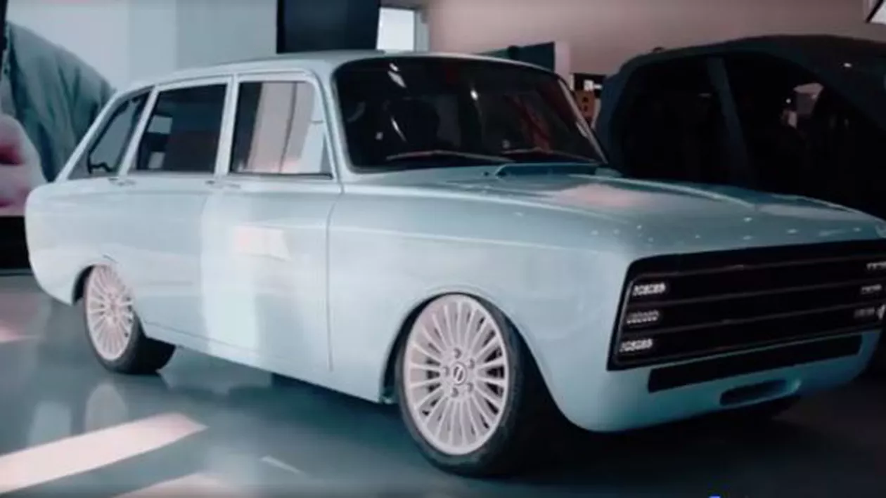 Kalashnikov trage cu... MAŞINA ELECTRICĂ. Cum arată noul 'supercar' retro cu care compania vrea să concureze Tesla (VIDEO)