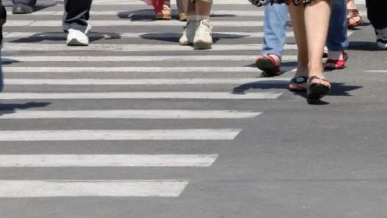Noul Cod Rutier bagă frica în români: Toți pietonii pot fi amendați cu sume între 290 și 435 de lei... Tu ai făcut asta în trafic?