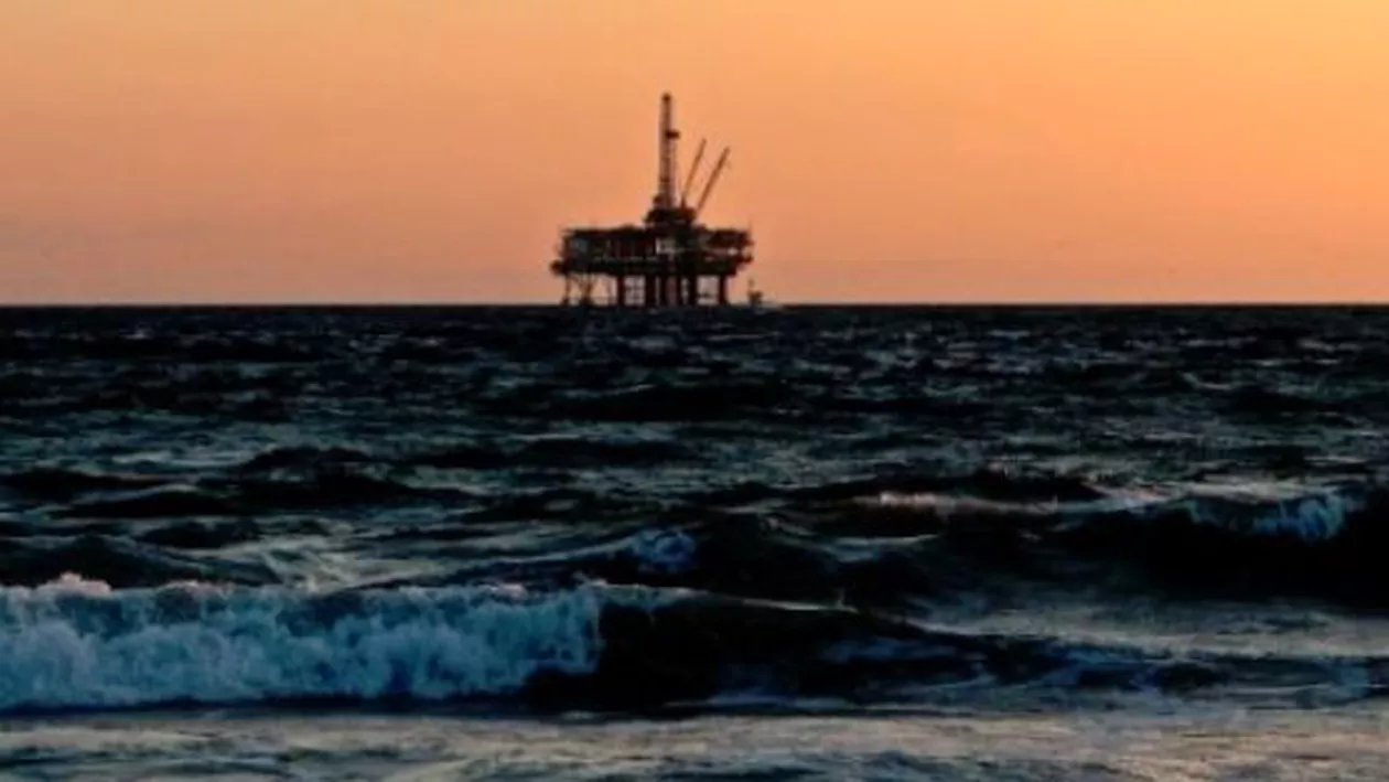 Pentru a finanţa exploatarea la Marea Neagră, OMV Petrom vinde 60 de zăcăminte