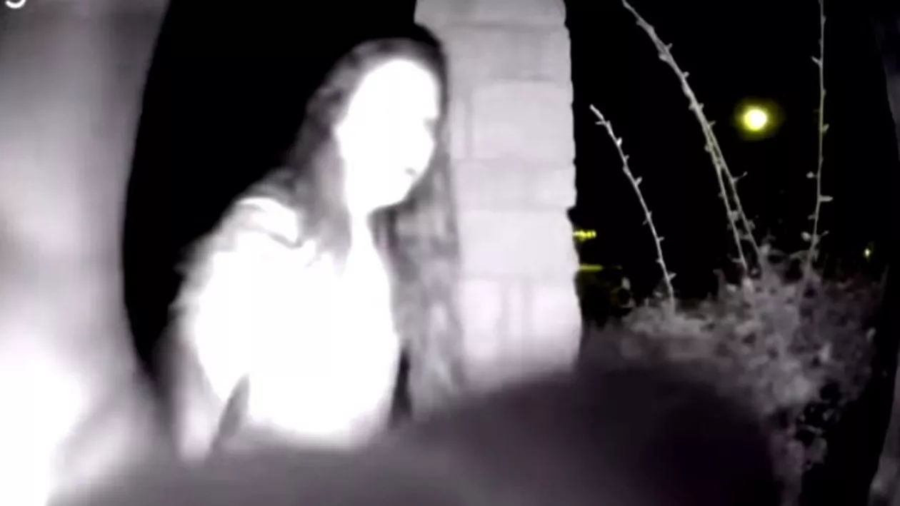 Femeia cu mâinile legate cu sfoară, care a sunat noaptea la ușa unui bărbat și apoi a dispărut, găsită pe polițiști. Iubitul ei s-a sinucis (VIDEO)