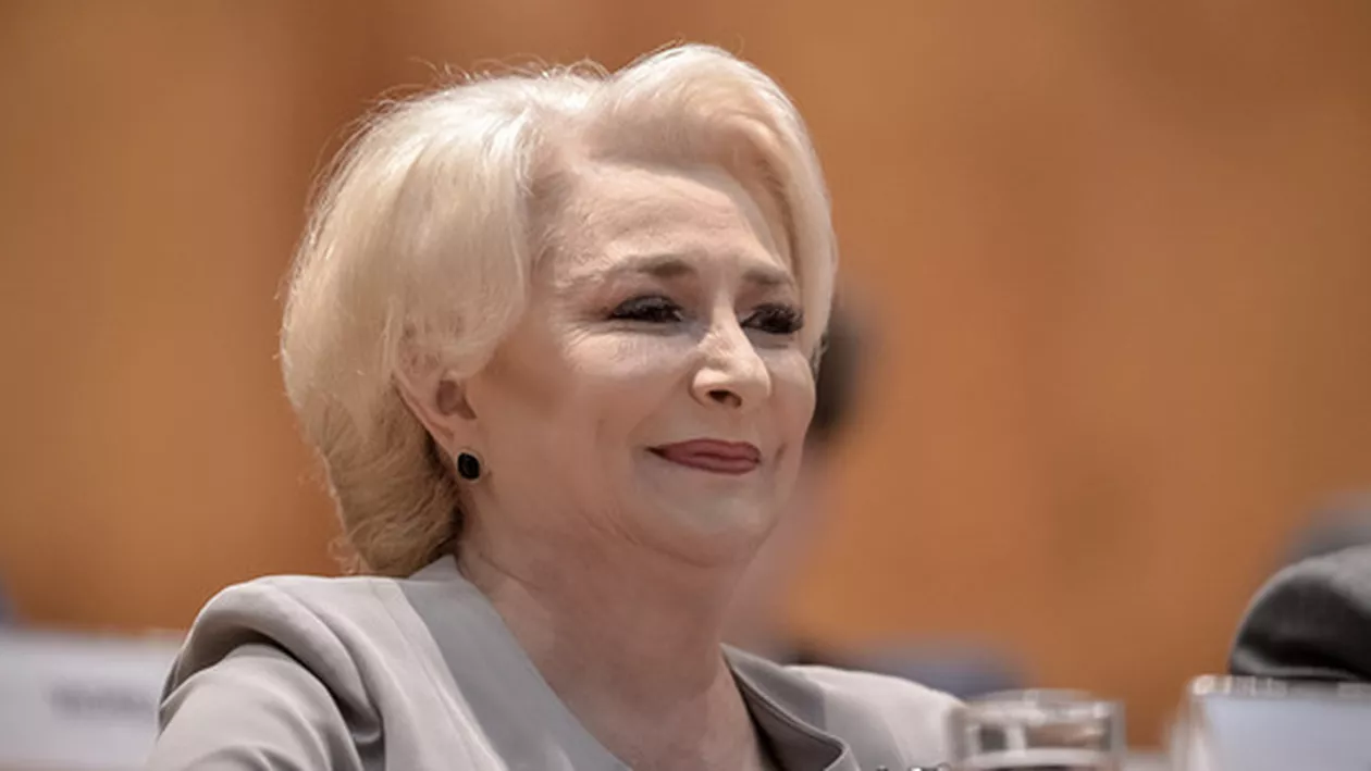 Protest la reuniunea femeilor din PSD: ''Marioneta lui Dragnea, analfabeta! Hoţii, la puşcărie!'' (VIDEO)