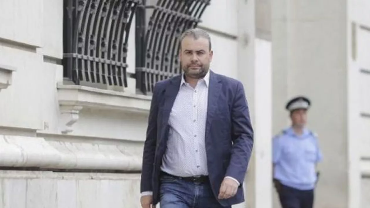 Se cere OFICIAL demiterea lui Darius Vâlcov din funcția de consilier al premierului (FOTO)