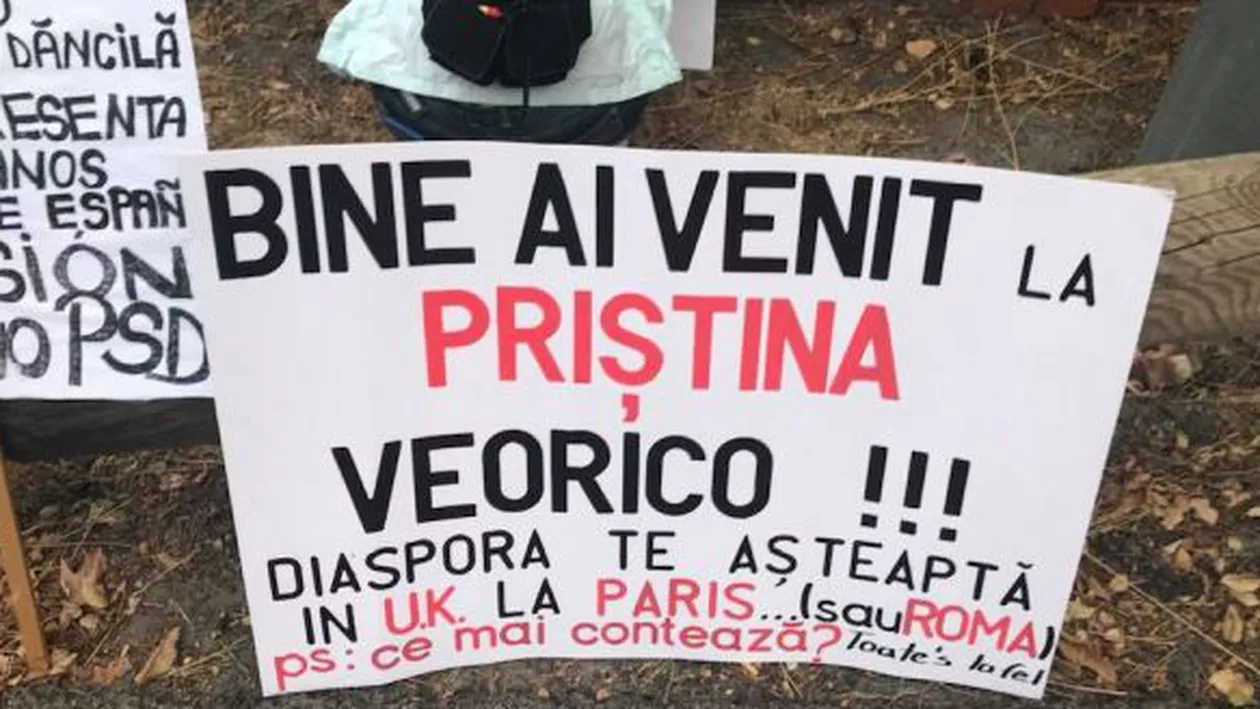 Dăncilă, primită de Regele Spaniei... și de protestatarii români: Bine ai venit la Priștina, Veorico! (FOTO)