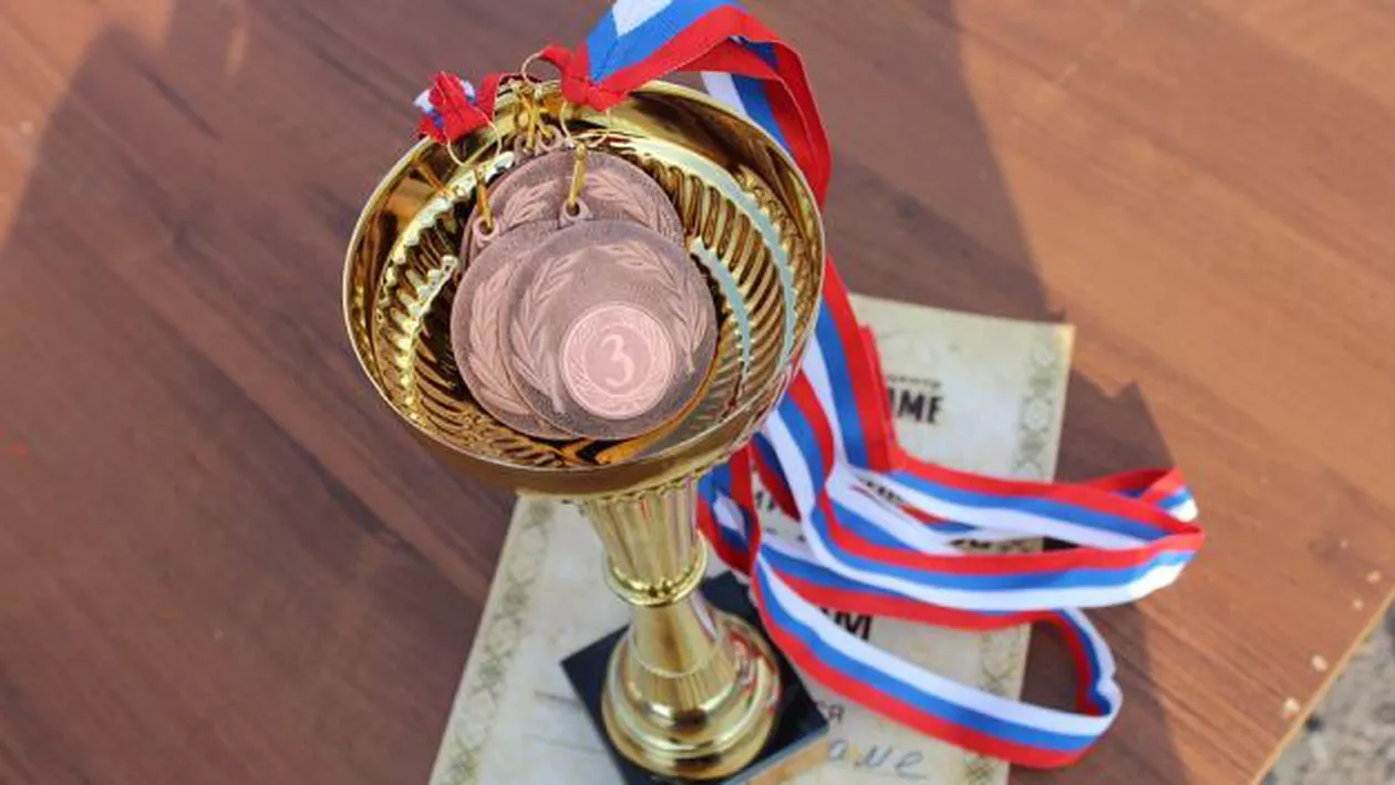 Performanţă ULUITOARE: Trei medalii de argint şi una de bronz, obţinute de România la Olimpiada Internaţională de Informatică (FOTO)