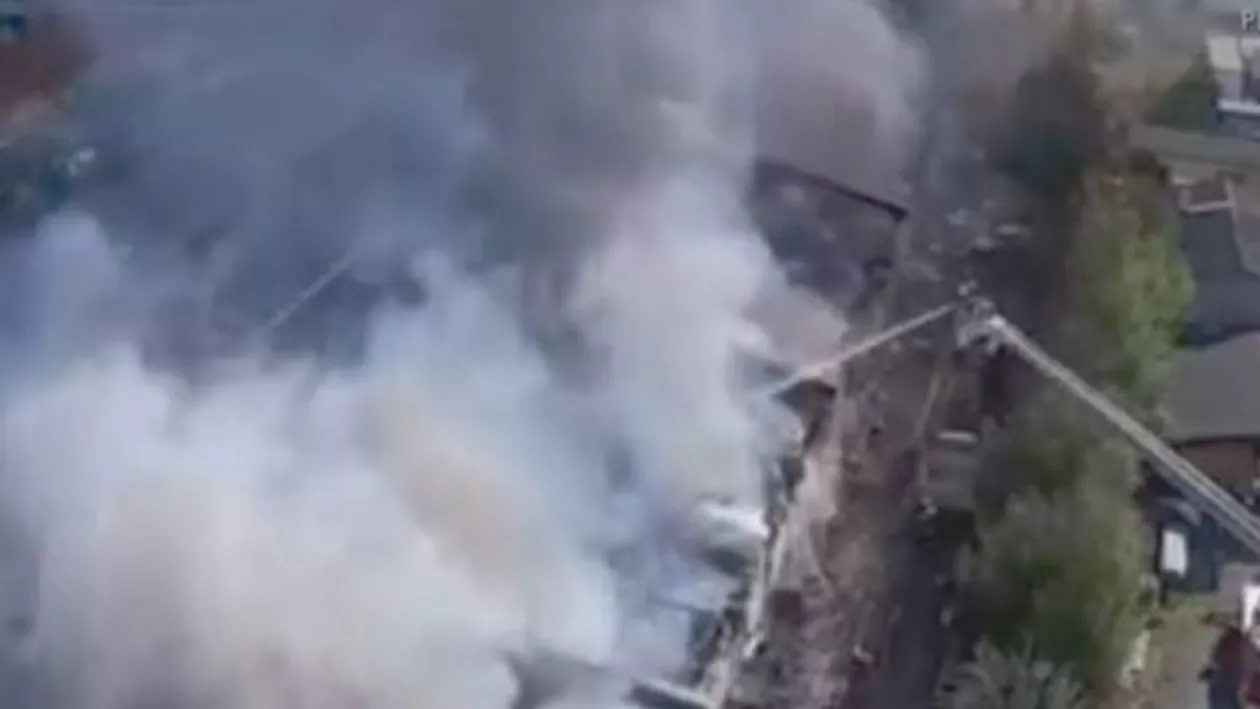 Cehia: Incendiu de proporții într-un bloc în care locuiesc imigranți români (VIDEO)