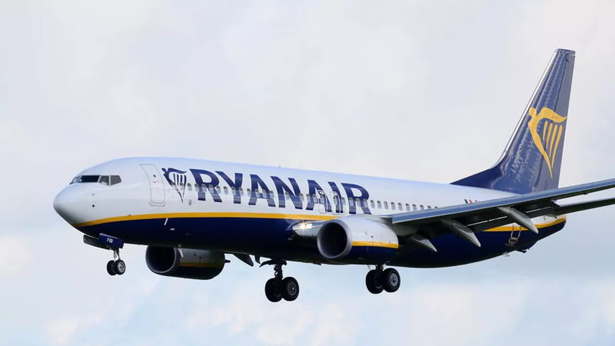 Compania aeriană Ryanair anulează 150 de zboruri. Care este MOTIVUL