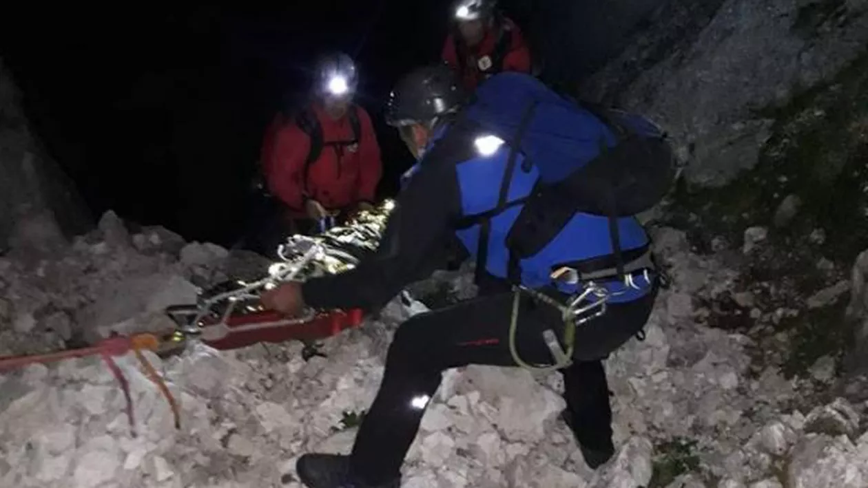 Tragedie în munți: O tânără a murit după ce a căzut într-o prăpastie în masivul Piatra Craiului (FOTO, VIDEO)