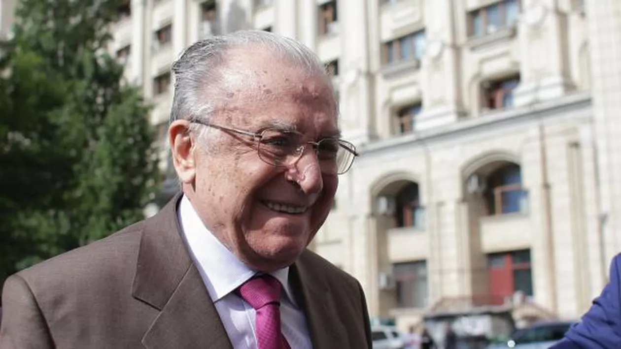 Noi informaţii despre starea de sănătate a lui Ion Iliescu: Cum se simte fostul preşedintele după ce marţi a fost internat la Elias (VIDEO)