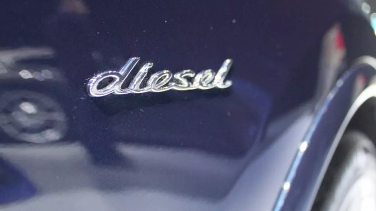 Mașinile diesel, interzise OFICIAL: Șoferii români se grăbesc să își vândă în pierdere mașinile pe motorină. Cât mai au voie să circule...