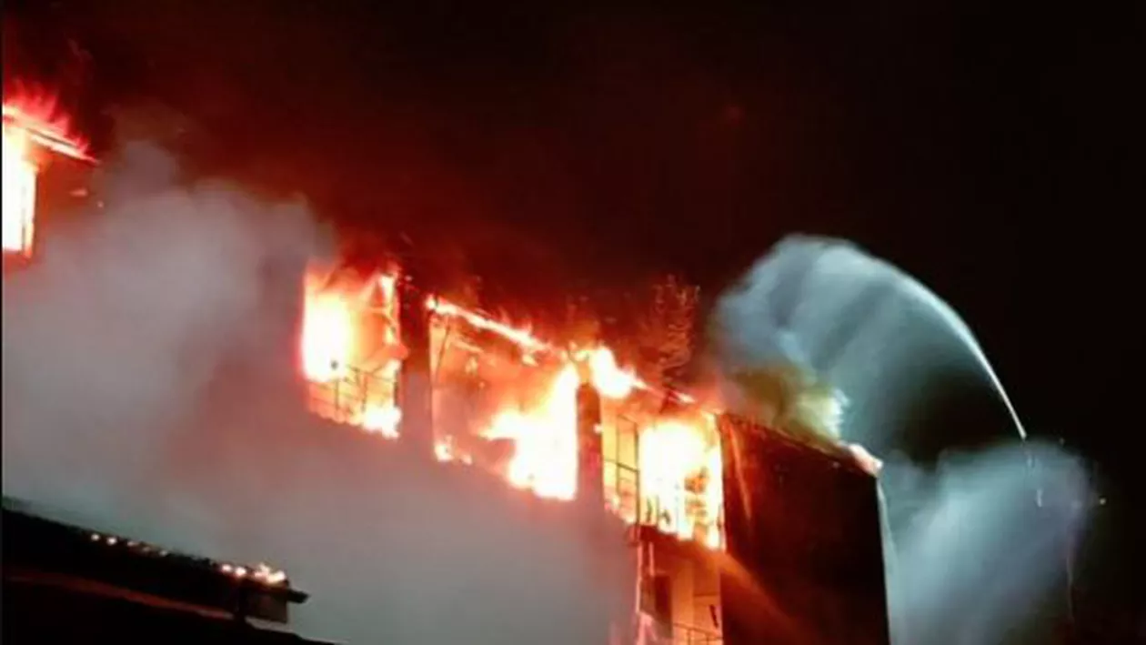 Incendiu într-un bloc din București. O femeie s-a stins din viață