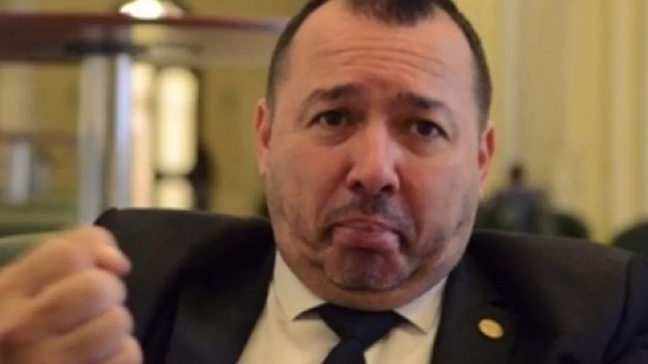 Deputatul ''Mitralieră'', atac la Paul Stănescu: Nu toţi suntem tractorişti ajunși vicepremieri. Unii suntem din familii burgheze