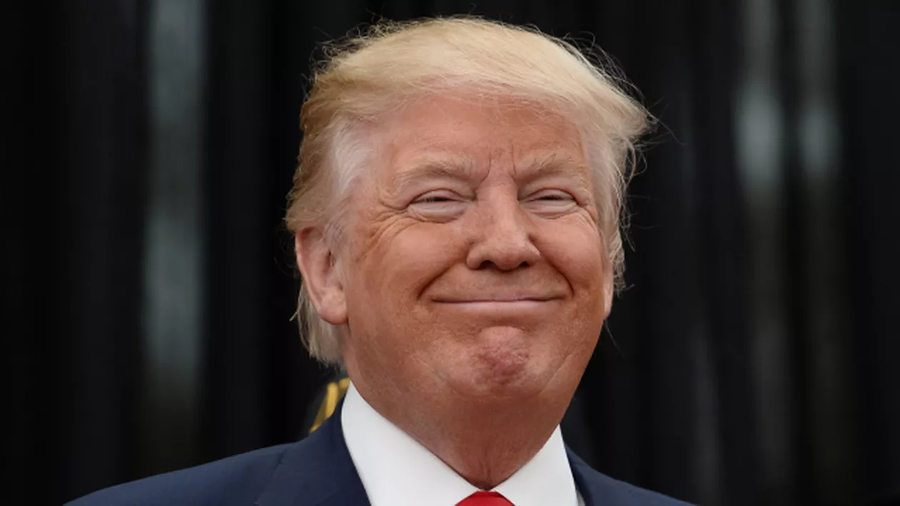 Donald Trump, escortat la ONU de o poliţistă... româncă (FOTO)