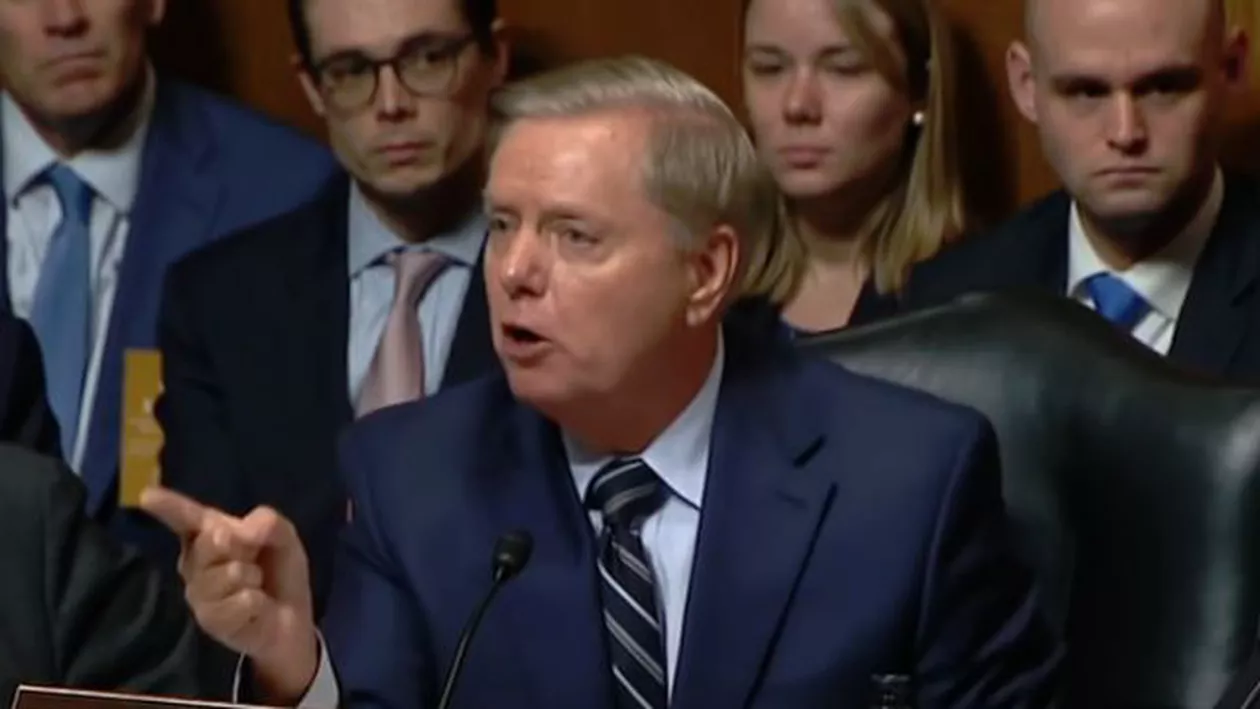 Discurs plin de patimă al unui senator republican în timpul audierii candidatului lui Trump la Curtea Supremă, acuzat de agresiune sexuală: Acesta nu este un interviu pentru un job. Acesta este iadul! (VIDEO VIRAL)