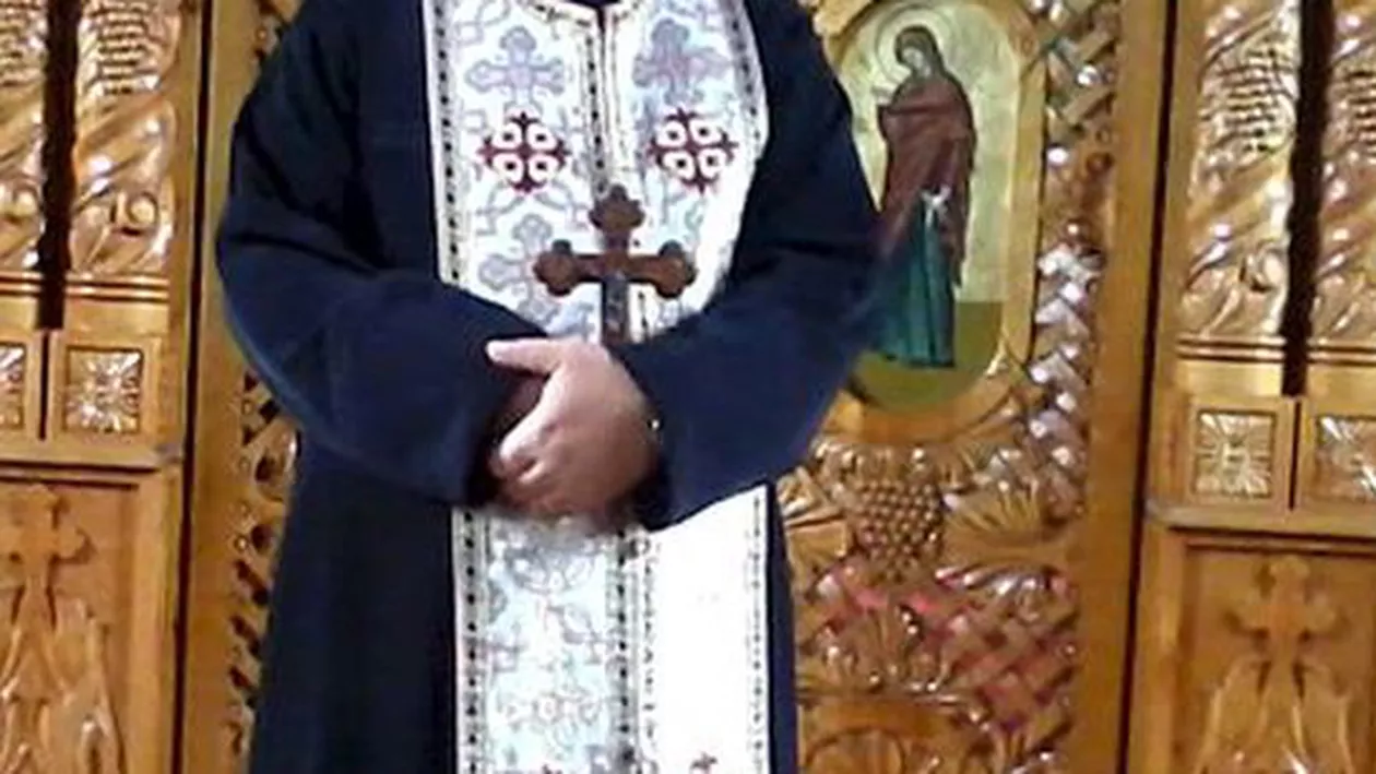 Medic: Sunt credincioşi la care preotul nu a mai ajuns de ani cu ''Botezul Domnului'' de Bobotează, dar o fac acum ''cu Pliantul'' de referendum. Preoții au trecut de la ''cele sfinte'' la ''cele politice''