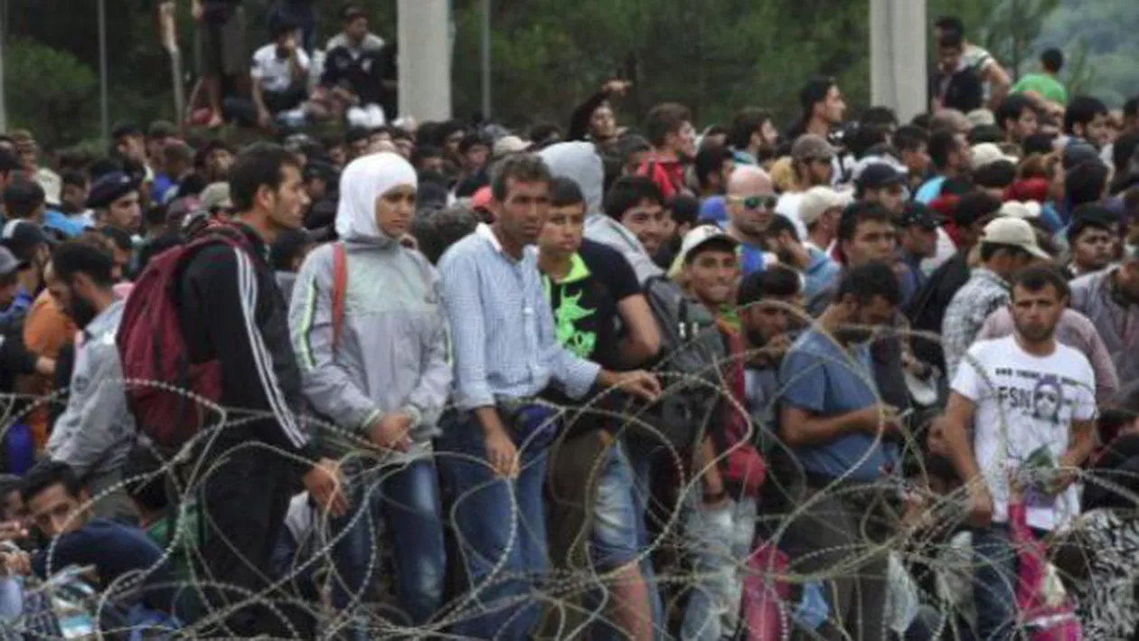 ISIS s-a infiltrat într-o tabără de refugiaţi de pe insula grecească Lesvos şi a impus LEGEA ISLAMICĂ