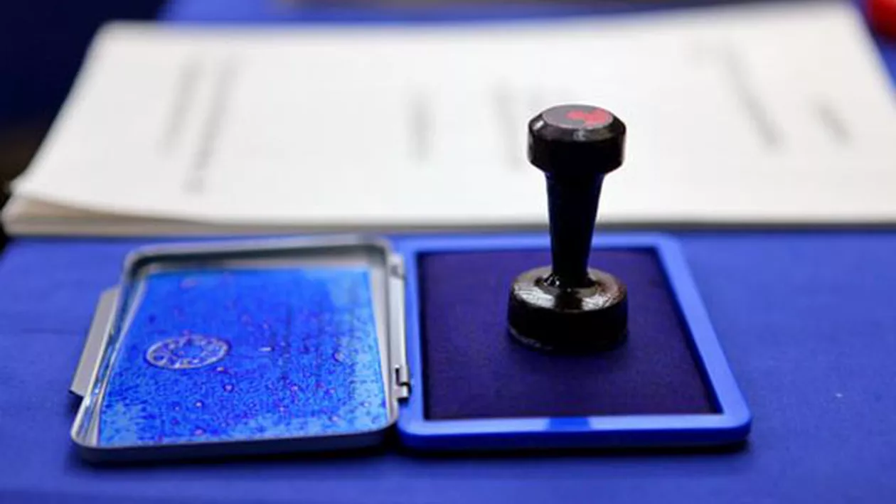 REFERENDUM INVALIDAT: Prezenţă la vot de doar 20,41% până duminică la ora 21.00. Pe listele suplimentare au votat 10,95% dintre români