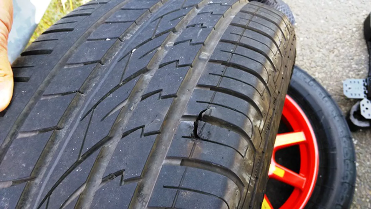 Incident grav la referendum. Maşina unei jurnaliste a fost vandalizată: Ne-au băgat cuţitul în roţi