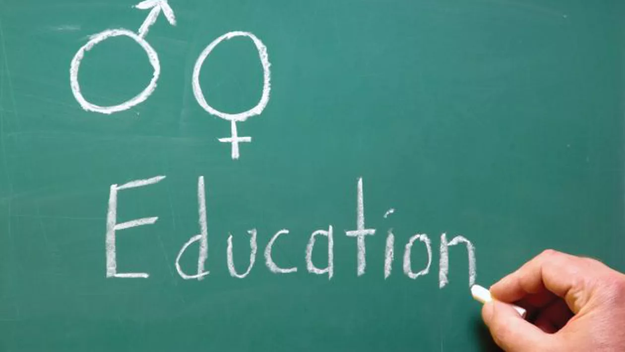 După EȘECUL de la referendum, se cere introducerea EDUCAȚIEI SEXUALE în școli