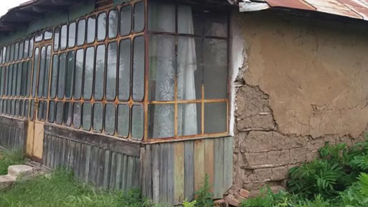 SITUAŢIE REVOLTĂTOARE! Casa în care s-a născut şi a copilărit Marin Preda a ajuns o ruină (FOTO)