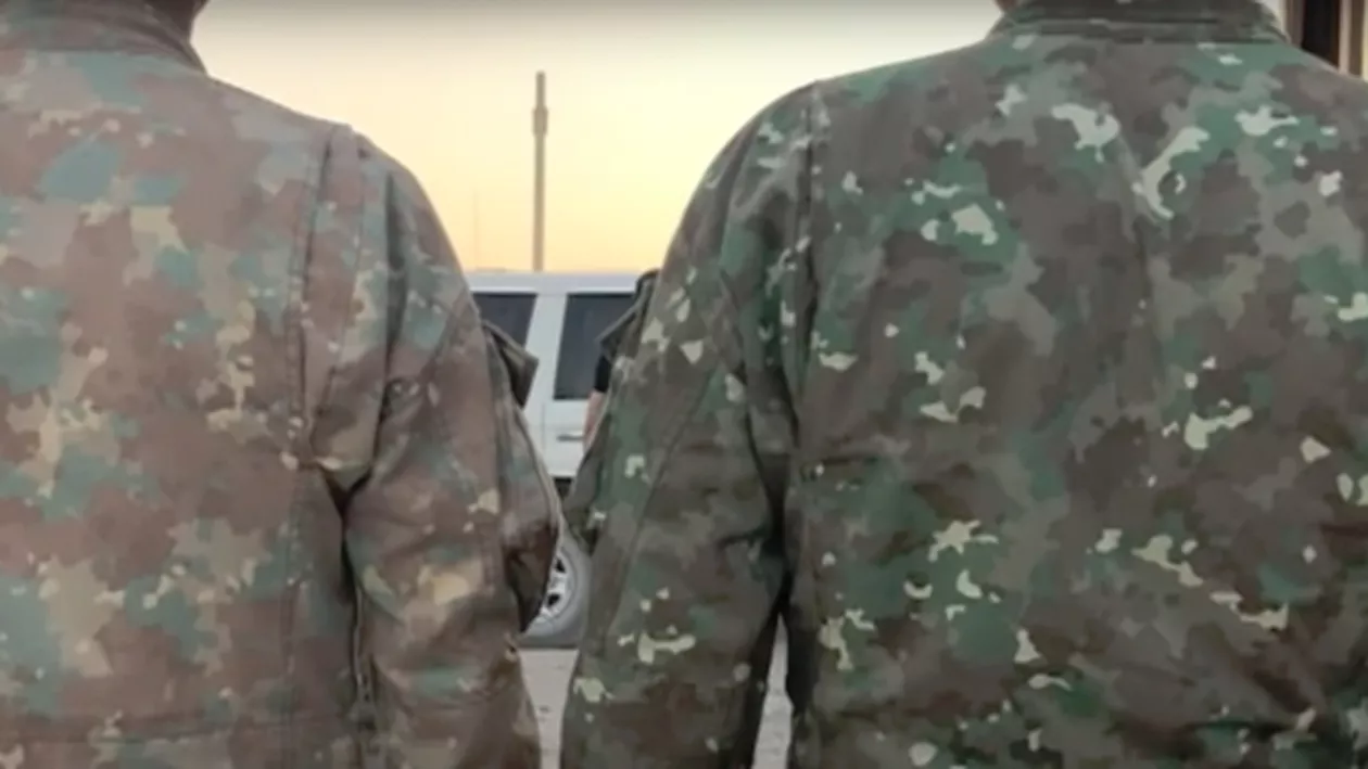 Reacţia MApN în scandalul uniformelor decolorate: A fost notificată firma producătoare să rezolve problemele semnalate înainte de producția celui de-al doilea lot