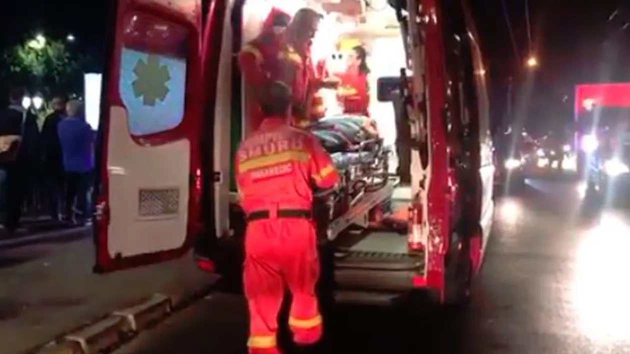 București: O mașină a căzut în râul Dâmbovița. Echipajele de salvare intervin (VIDEO)