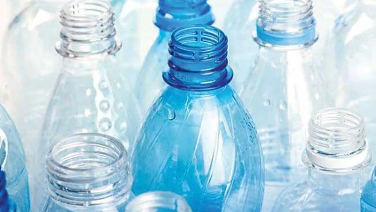 E oficial. Soluţia pentru fluidizarea traficului şi reducerea deşeurilor: Se dau bilete de autobuz în schimbul sticlelor de plastic