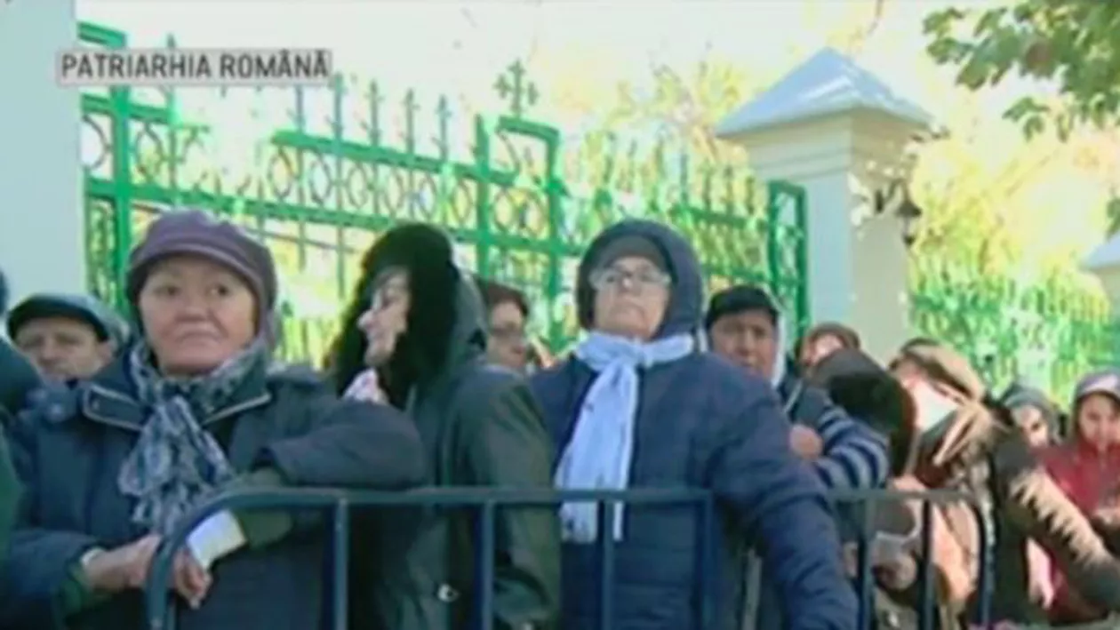 Începe cel mai mare pelerinaj din Capitală: Mii de credincioși, așteptați pe Dealul Patriarhiei pentru a se închina la moaștele Sfântului Cuvios Dimitrie cel Nou (VIDEO)