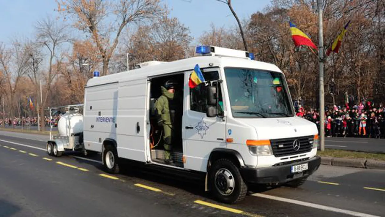 Autospecială SRI în misiune, implicată într-un grav accident în Capitală