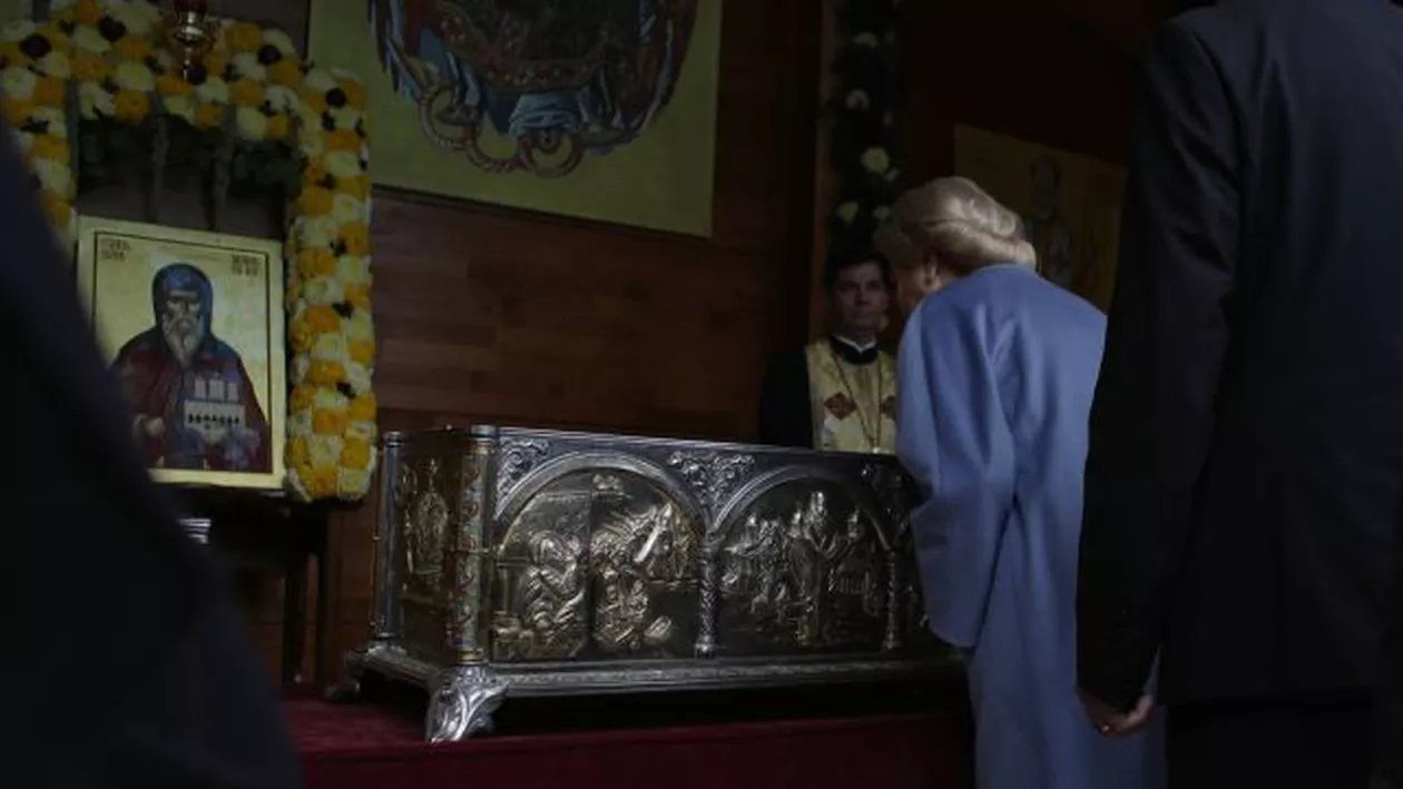 Viorica Dăncilă, la moaștele Sfântului Dimitrie cel Nou: Am venit să mă rog pentru binele poporului român (FOTO, VIDEO)