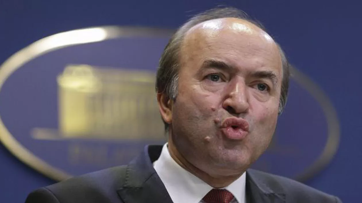 Deputaţii PSD îl ameninţă pe Tudorel Toader: Dacă nu publică dovezile promise despre Augustin Lazăr, nu îl salvează de moţiunea simplă