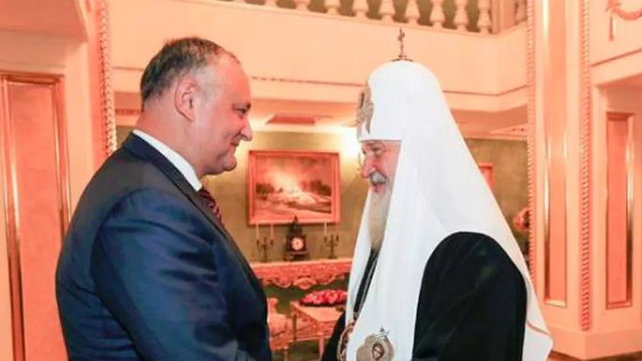 Se împart taberele în războiul din ortodoxie: Igor Dodon, decorat de Patriahul Kirill al Moscovei