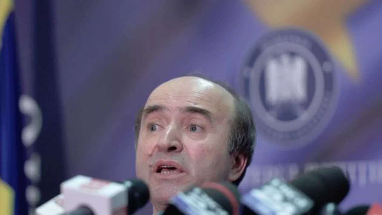 Se cere REVOCAREA lui Tudorel Toader: ''Acționează politic și la comandă, sub o pretinsă aură de profesionist tehnocrat''