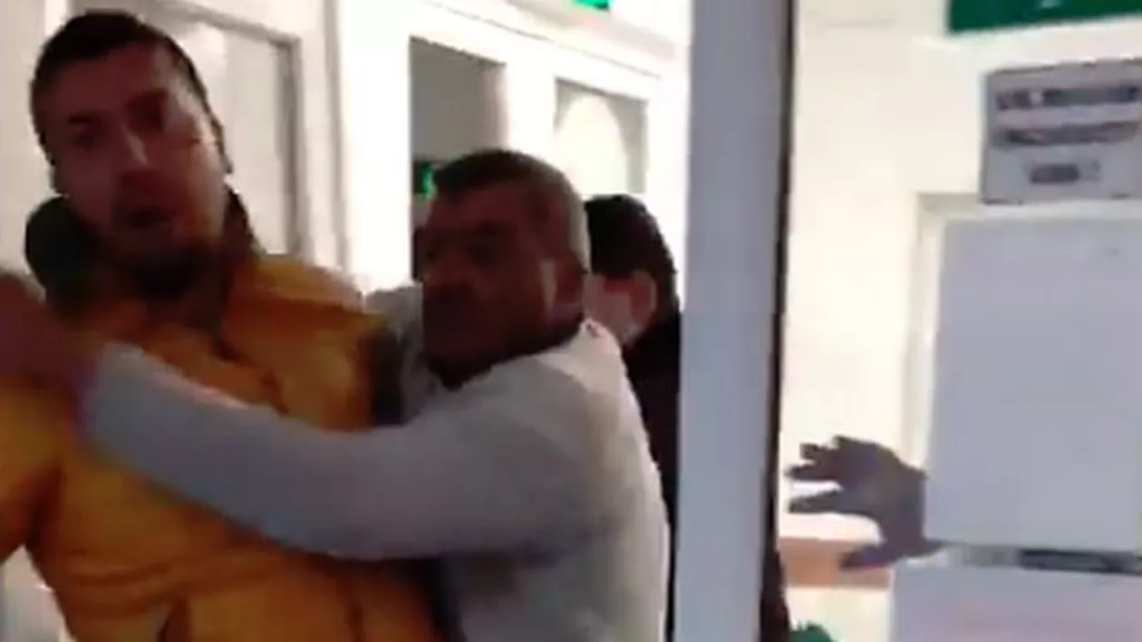 Imagini ȘOCANTE la un spital din Dolj! Polițiști atacați și amenințați cu moartea de mai mulți scandalagii (VIDEO)