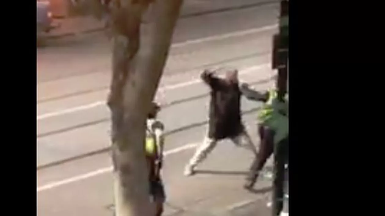 Atac în Melbourne: Un bărbat a înjunghiat mai multe persoane (VIDEO)