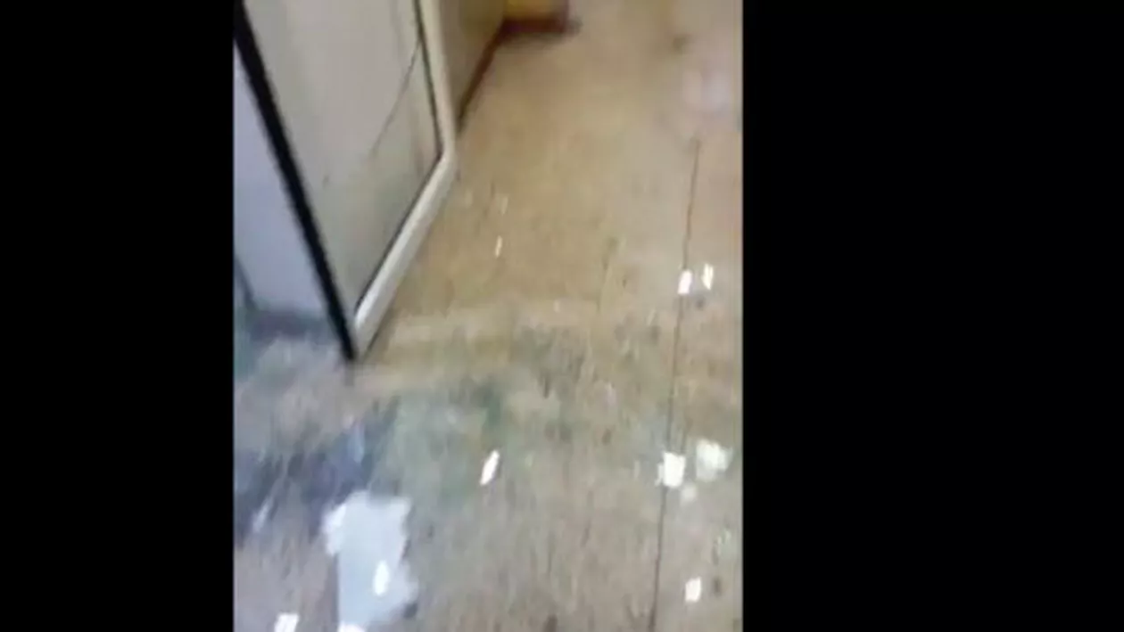 Imagini halucinante de la spitalul din Târgovişte: Rudele unui pacient au bătut paznicul şi au spart mai multe geamuri (VIDEO)