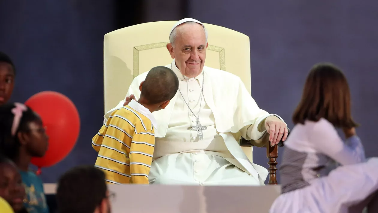 Papa Francisc IUBEȘTE copiii! Cine îi va organiza SUMMIT-ul împotriva pedofiliei