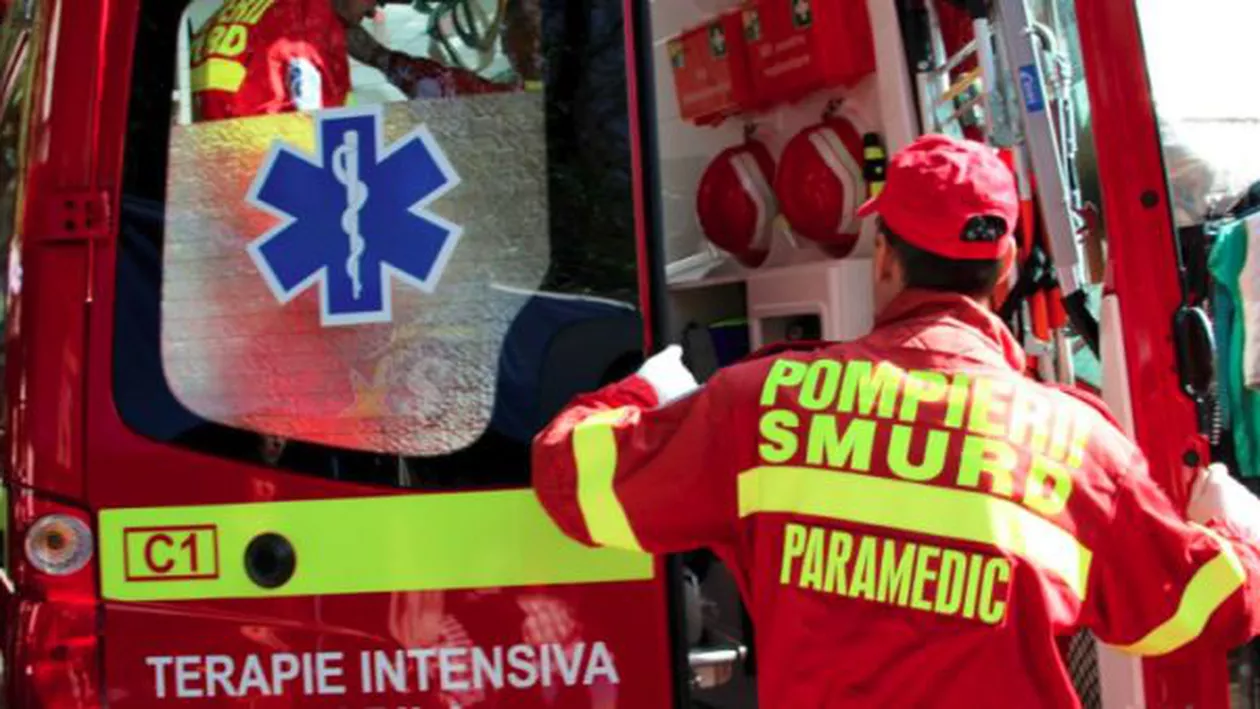 SFÂRȘIT TRAGIC pentru un băiat de 15 ani: A fost CĂLCAT de un microbuz, iar apoi PROIECTAT într-o mașină