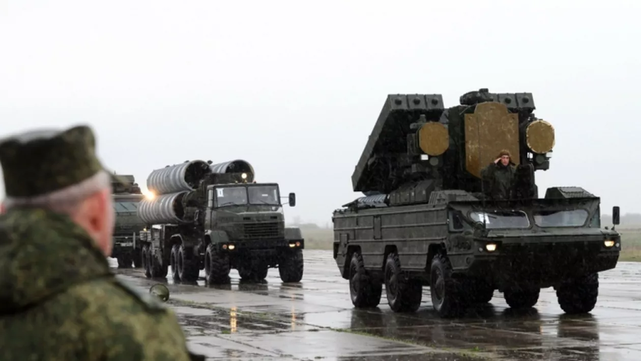 Desfășurare de forțe în Crimeea! Rusia își prezintă noua divizie de sisteme ANTIRACHETĂ S-400