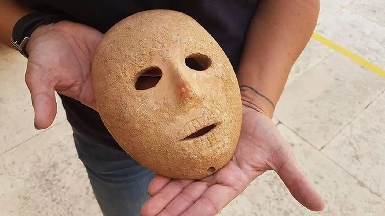 DESCOPERIRE FABULOASĂ: O mască veche de 9.000 de ani a fost găsită în Israel (VIDEO)