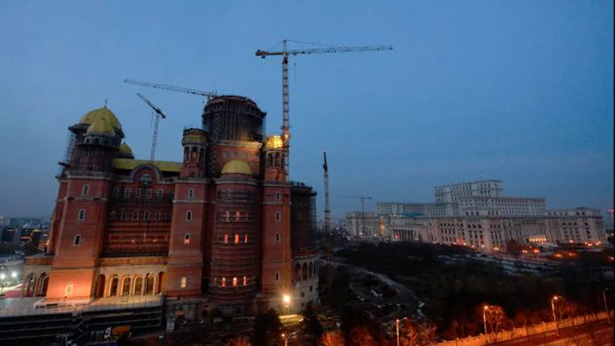 Primul HRAM al Catedralei Naţionale, serbat vineri, de Sfântul Apostol Andrei, în prezenţa Patriarhul Ierusalimului şi a PF Daniel