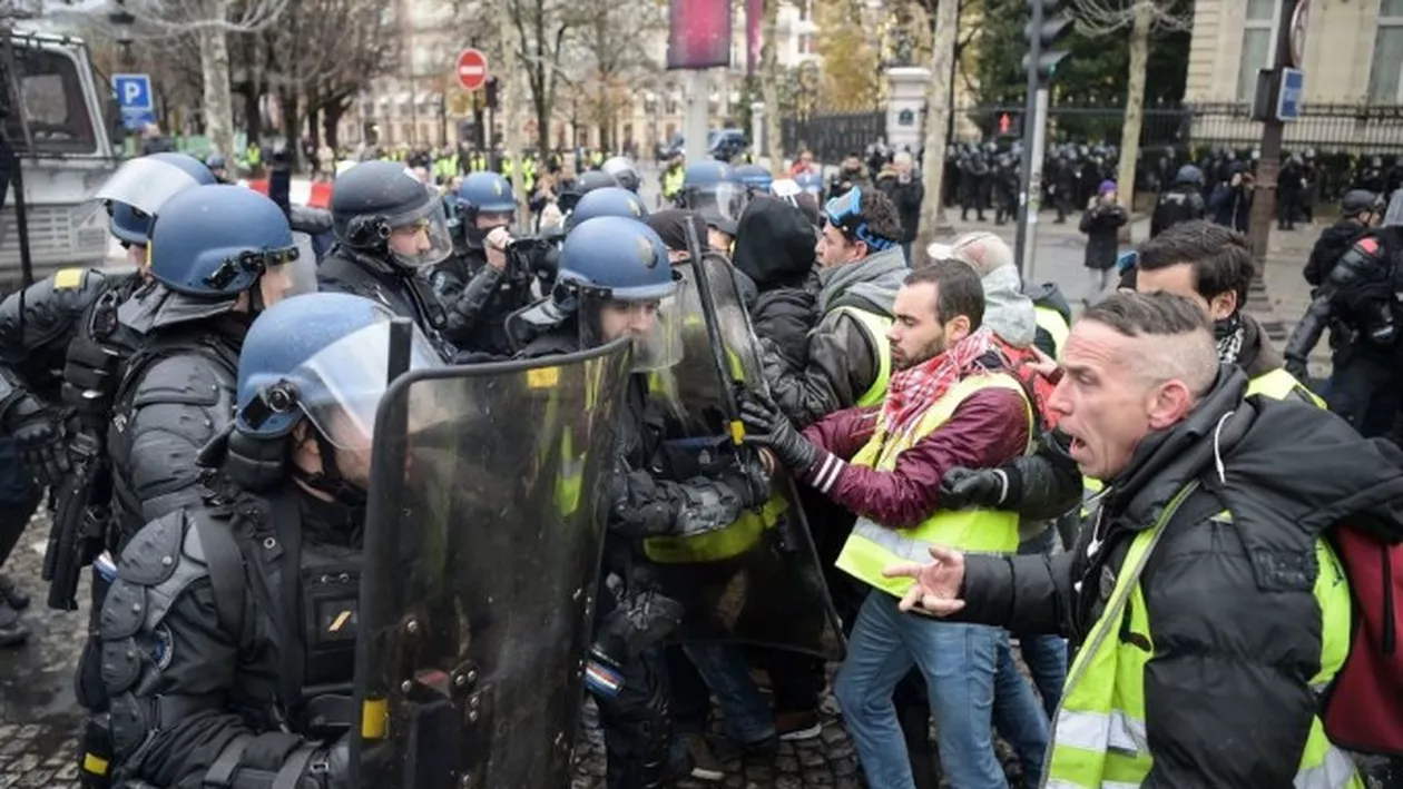 „Vestele galbene” au ajuns și la Bruxelles! Zeci de arestări, după prima manifestație de acest gen din capitala UE