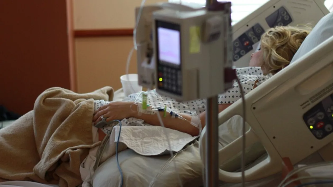 Caz ŞOCANT de 1 Decembrie! O femeie din Iaşi a anunţat pe Facebook că vrea SĂ MOARĂ, iar apoi a înghiţit 130 de pastile