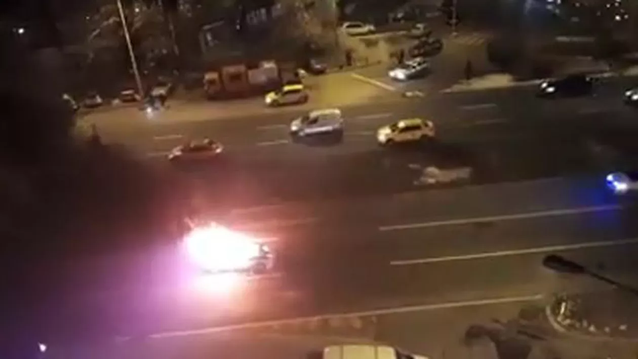 Trafic BLOCAT în București! Mașină ÎN FLĂCĂRI în apropierea Hotelului Marriott (VIDEO)