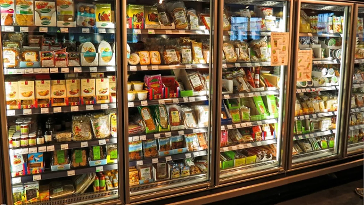 Statistici SUMBRE: Românii cheltuie cel mai multe dintre europeni pe mâncare şi băutură