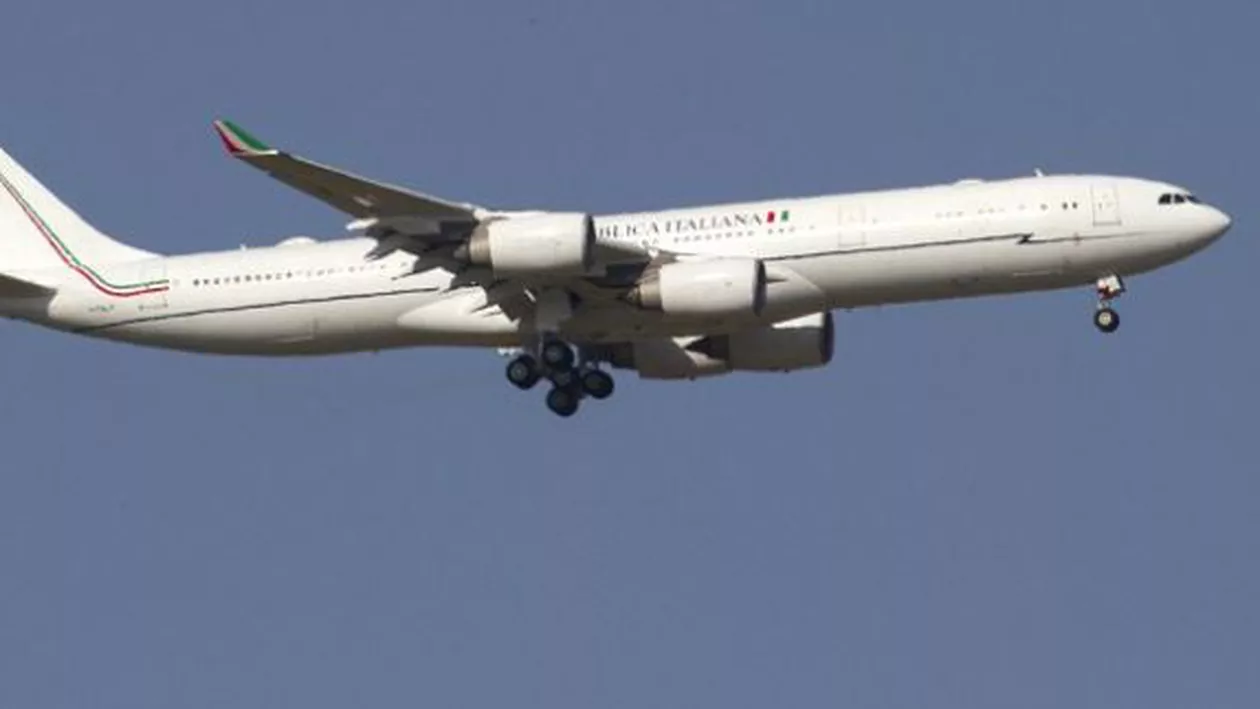 Avionul PREZIDENȚIAL a fost scos la VÂNZARE: Este dotat cu dormitor, baie, living și șemineu