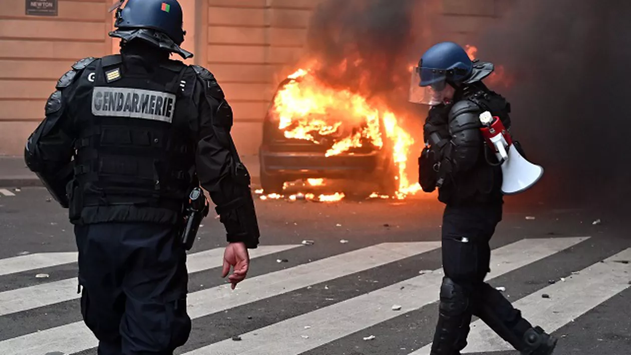 Care este BILANŢUL demonstraţiilor din Franţa de sâmbătă. Premierul promite restaurarea unității naţionale. A fost raportată prezența grupărilor EXTREMISTE